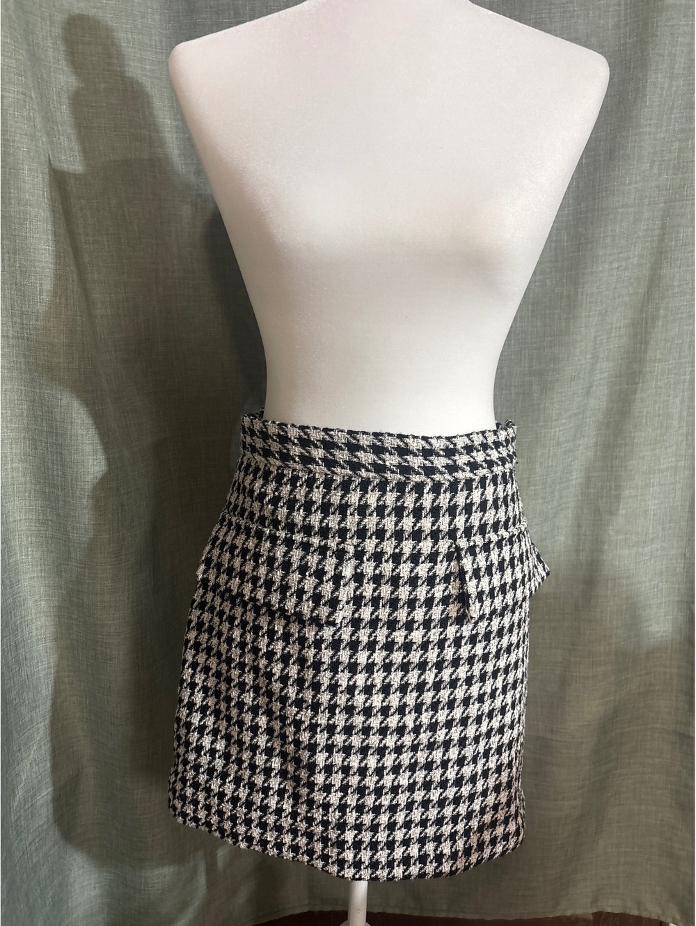 H&M Black and White Houndstooth Mini Skirt Size US 4
